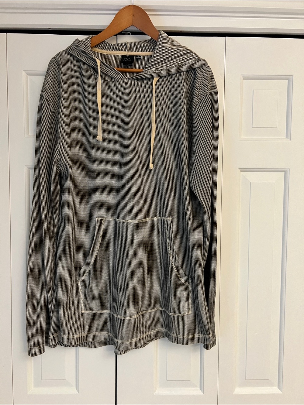 Men's beige/black Hooded Waffle-Knit Pullover Hoodie